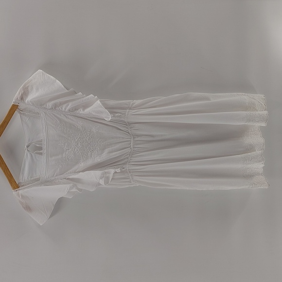 Old Navy Waist Defined Flutter Sleeve Tie Back Mini Dress Size Medium Eyelet - Picture 3 of 10